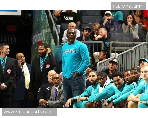 甜瓜父子携手乔丹品牌传承精神球场内外共同贡献力量