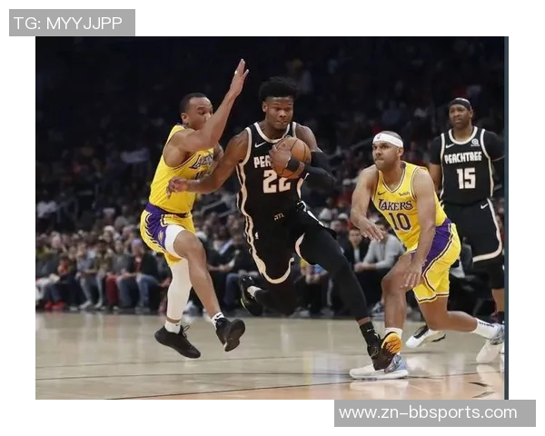 雷迪什称赞詹姆斯接地气与队友关系亲近让人感到舒适 雷迪什称赞詹姆斯接地气与队友关系亲近让人感到舒适